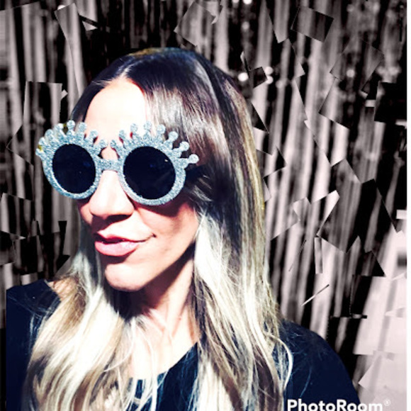 Meet your Posher, Olivia - Picture 1 of 1